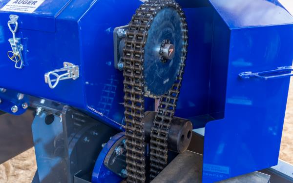 chain on gears to drive chaser bin gearbox