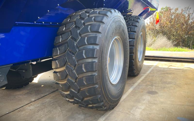 Harvest Trojan flotation tyres fitted to Davimac Chaser Bin